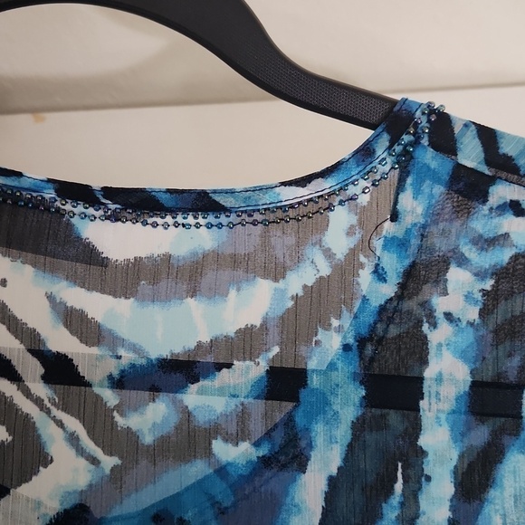 Chicos Abstract Print Top in sheer material And Beading Small Career office - Picture 9 of 10